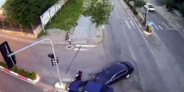 Mucize! Trafik kazası, anne-kızı kurtardı