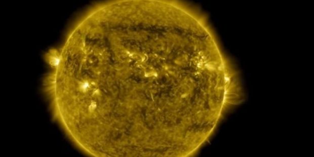 nasa-gunesin-10-yil-boyunca-cekilen-425-milyon-fotografini-bir-araya-getirdi-OScb2GKn.jpg