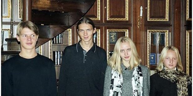 Rusya ile davalık olan milyarder Putin ve kızlarının fotoğraflarını paylaştı