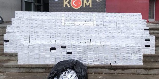 Saman balyaları arasından 15 bin kaçak sigara çıktı