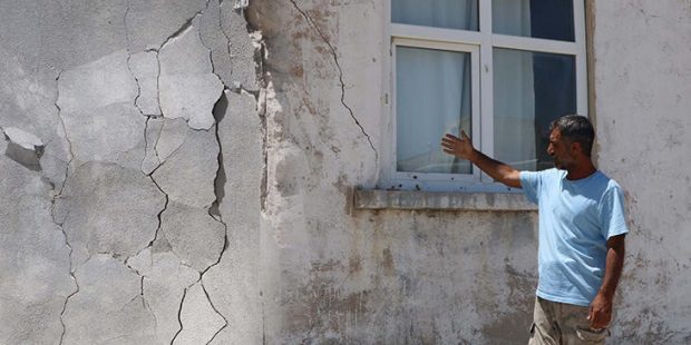 Şanlıurfa'da 4.1 büyüklüğündeki depremde bazı evler zarar gördü
