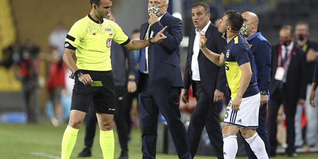 Senad Ok: Emre maç sonu takımla toplantı yaptı