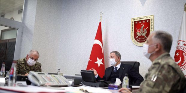 Son dakika... Bakan Akar ve Komutanlar Pençe-Kaplan Operasyonu'nu böyle idare ediyor