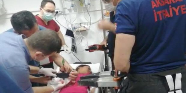 Son dakika... Kayısı toplayan 11 yaşındaki çocuğun eline demir korkuluk saplandı!