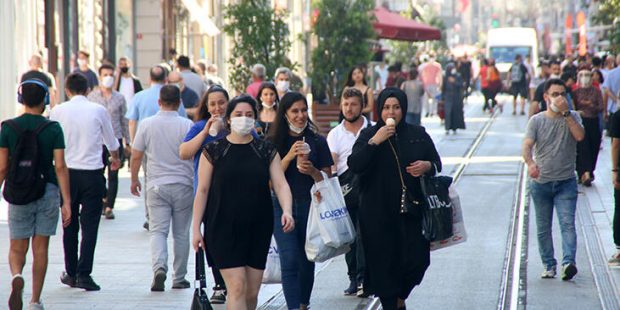 Taksim'de uyarılara rağmen aynı manzara