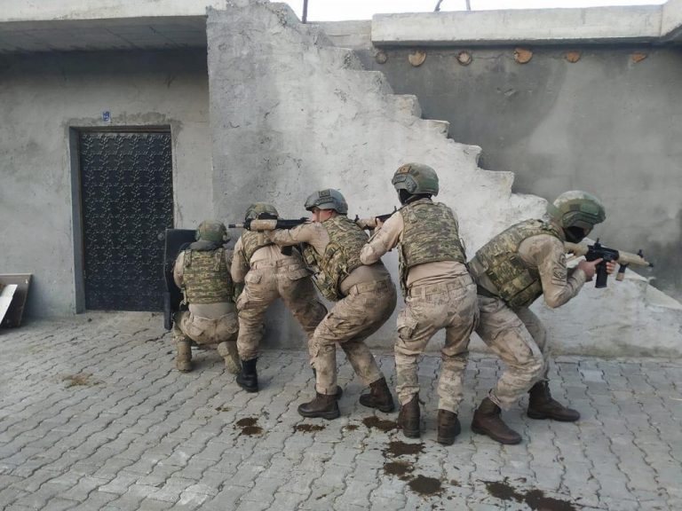 Terör örgütüne operasyon! 4 kişi yakalandı