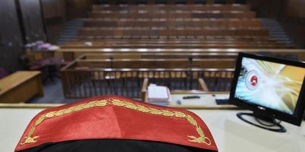 Van'da görevden uzaklaştırılan HDP'li Yacan ve Kurt'a hapis cezası