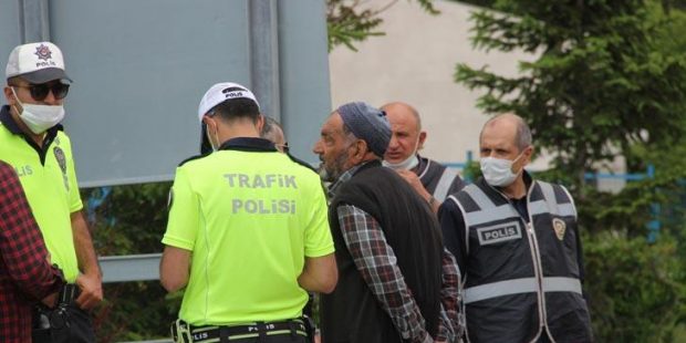 Yaşlı adam çarptığı kadının sağlık durumunu uzun süre polislere sordu!